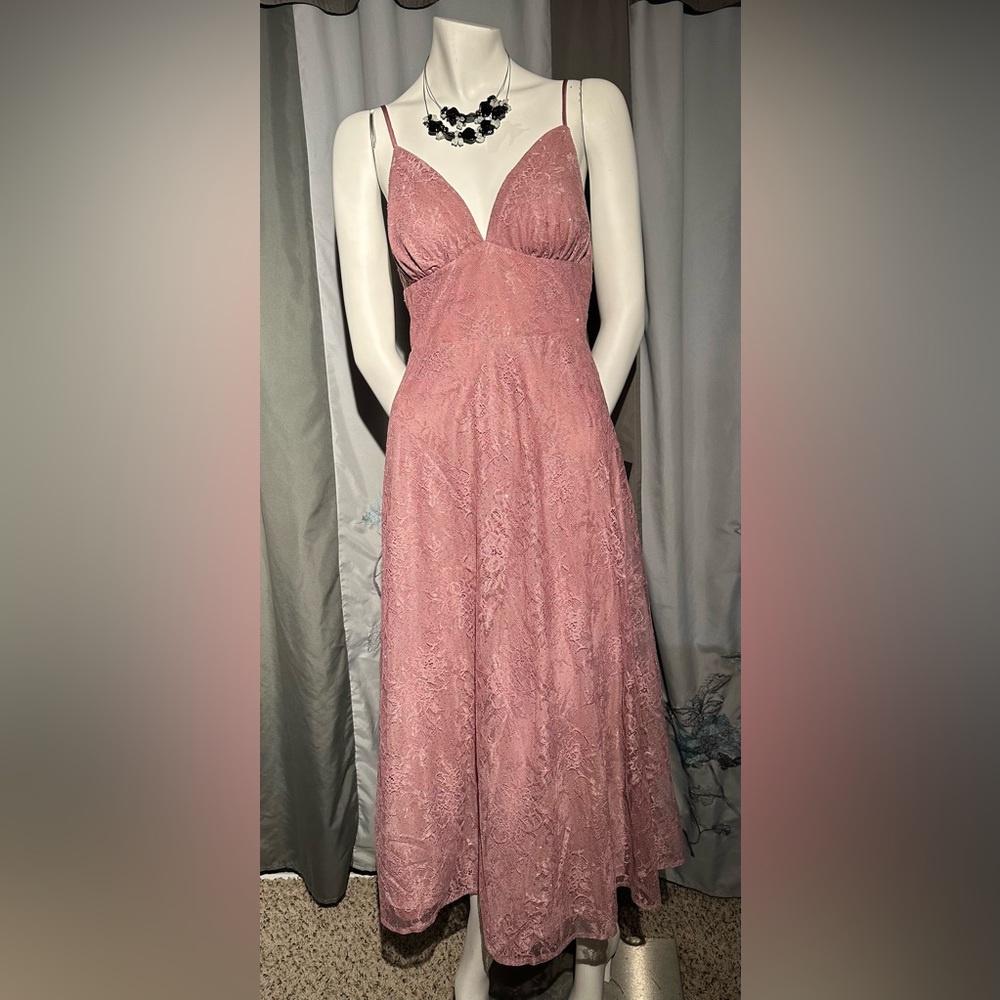 👗Lulu’s Dazzling Cutie Mauve Pink Glitter Lace Sleeveless Midi Dress, size M - Picture 1 of 9